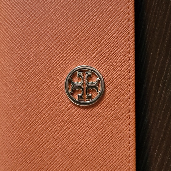 Tory Burch Glasses / Sunglasses case in Orange with gold tone emblem - Picture 3 of 6